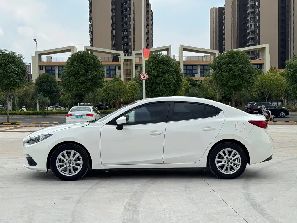 Mazda 3 Axela — миниатюра 8