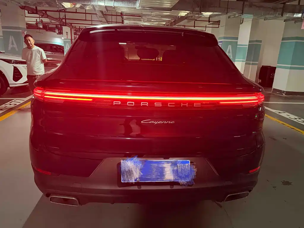 Porsche Cayenne — миниатюра 9
