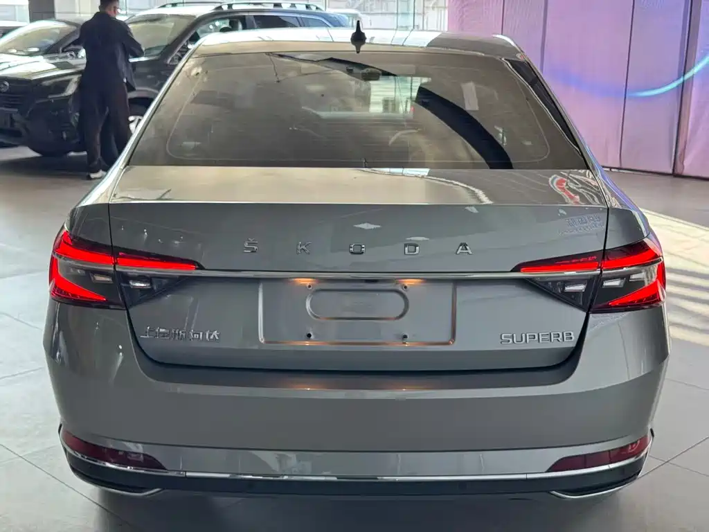 Skoda Superb — миниатюра 5