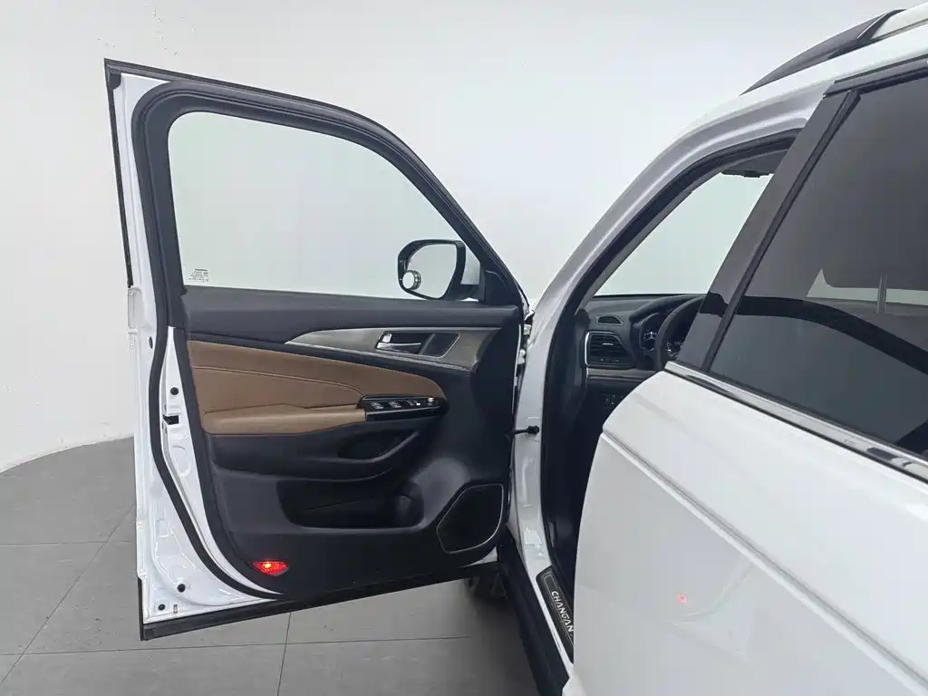 Changan CS95 — миниатюра 8