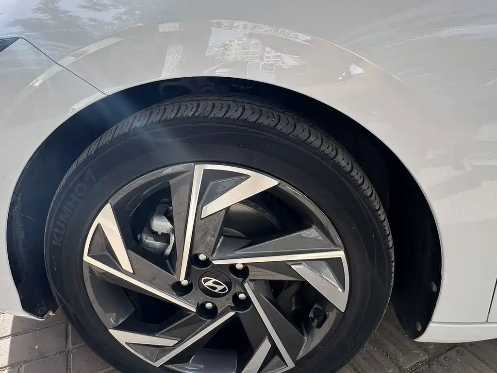 Hyundai Elantra — миниатюра 15