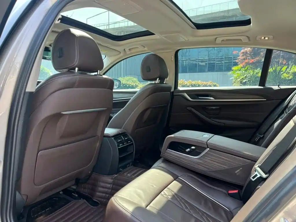 BMW 5 Series New Energy — миниатюра 4