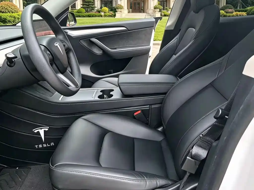 Tesla Model Y — миниатюра 7