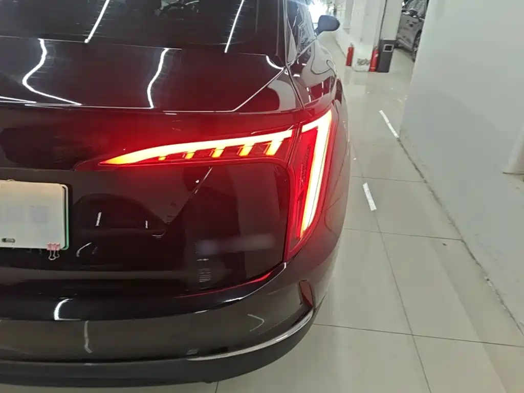 Hongqi Hongqi E-QM5 — миниатюра 8