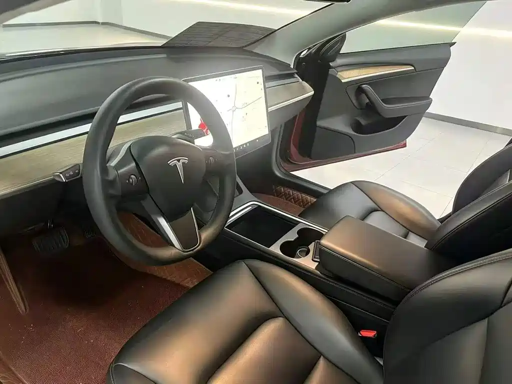 Tesla Model 3 — миниатюра 6