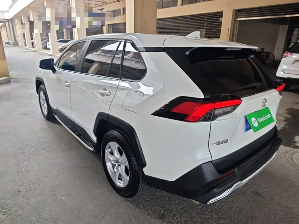 Toyota RAV4 — миниатюра 5