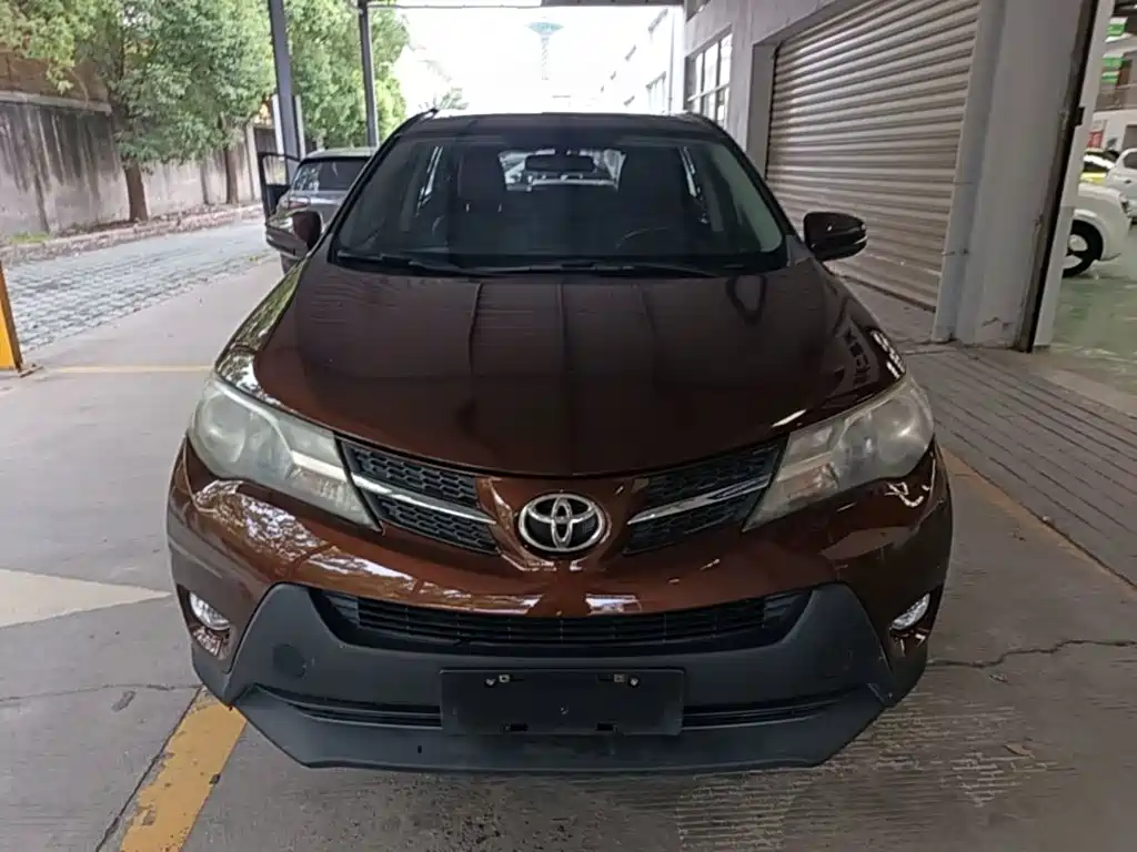 Toyota RAV4 — миниатюра 3