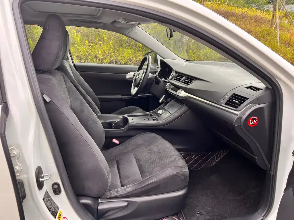 Lexus CT — миниатюра 14