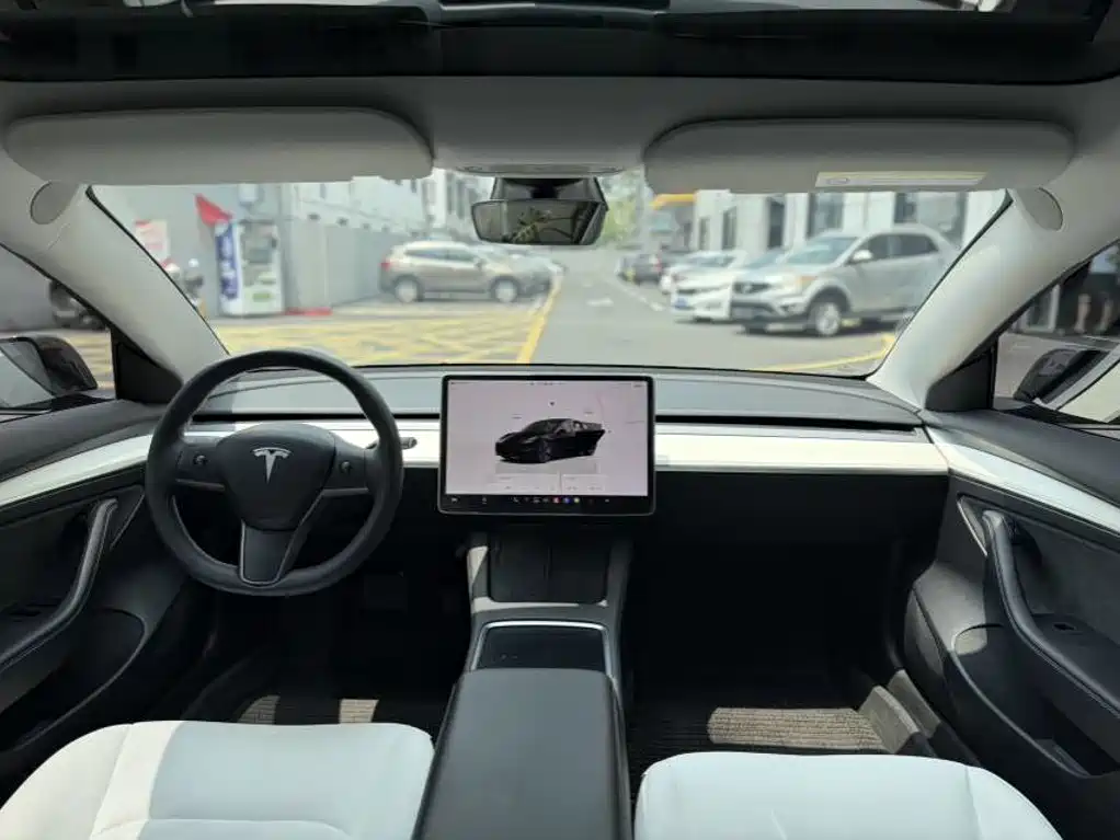 Tesla Model 3 — миниатюра 8