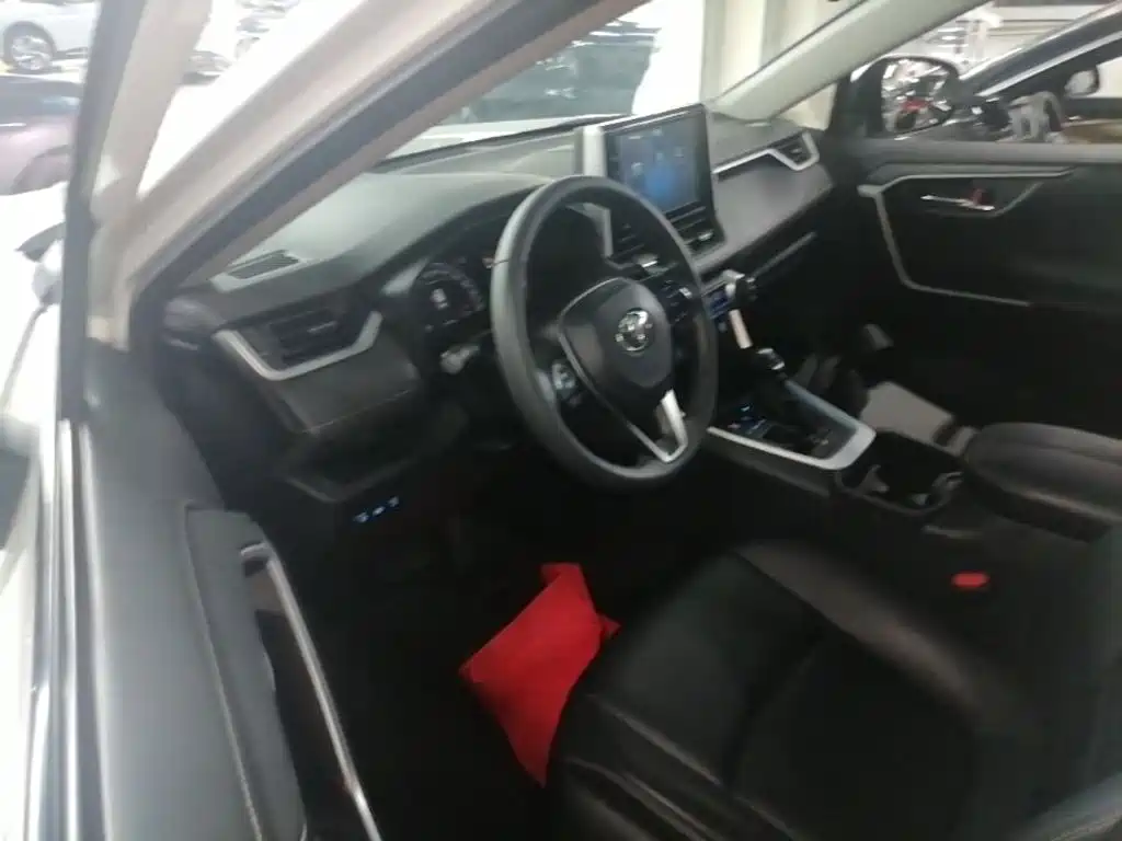 Toyota RAV4 — миниатюра 16