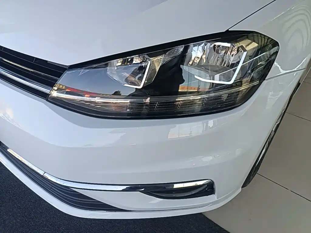 Volkswagen Golf — миниатюра 24