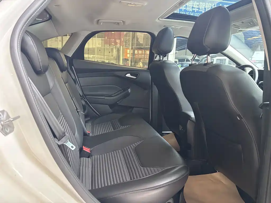 Ford Focus — миниатюра 7