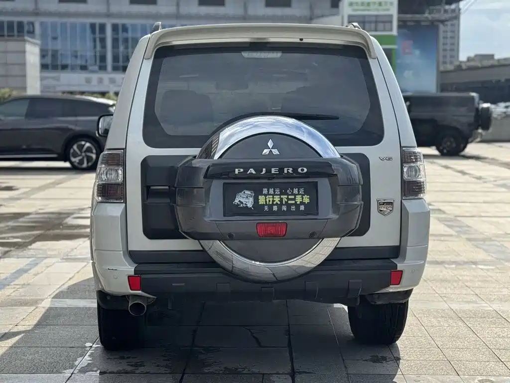 Mitsubishi Pajero (Import) — миниатюра 8