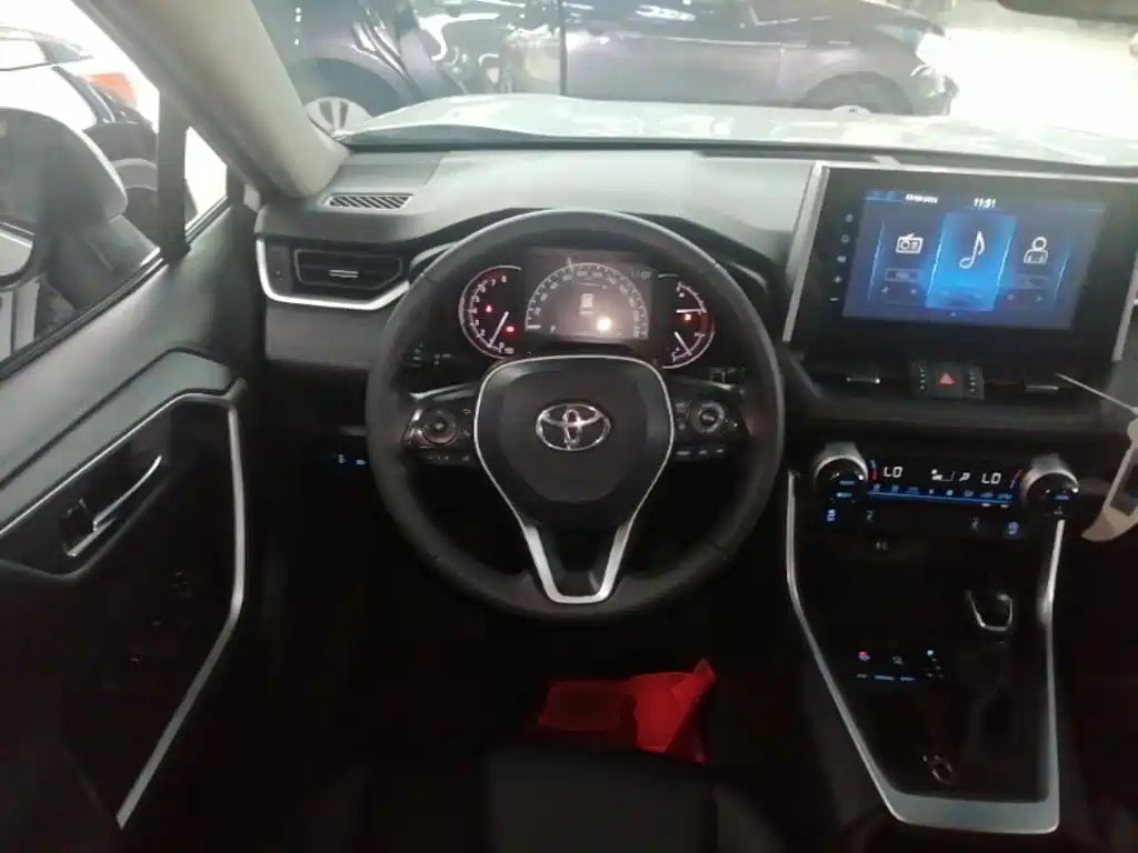 Toyota RAV4 — миниатюра 11