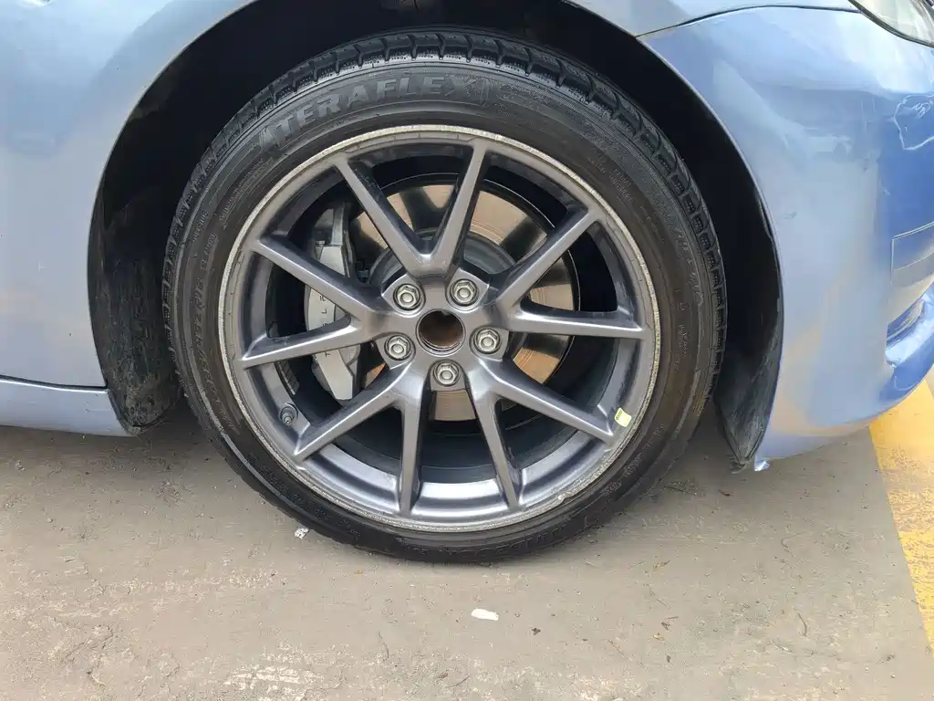 Tesla Model 3 — миниатюра 3