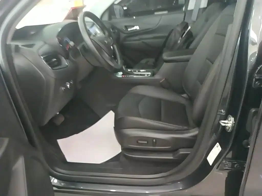 Chevrolet Equinox — миниатюра 15
