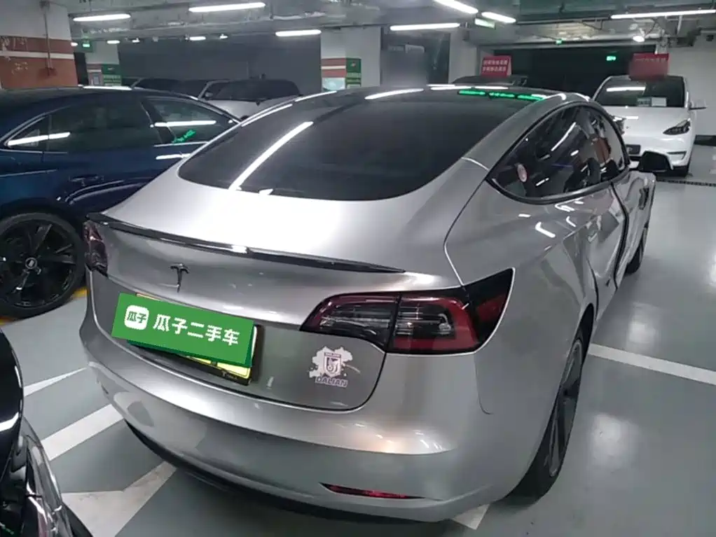 Tesla Model 3 — миниатюра 7