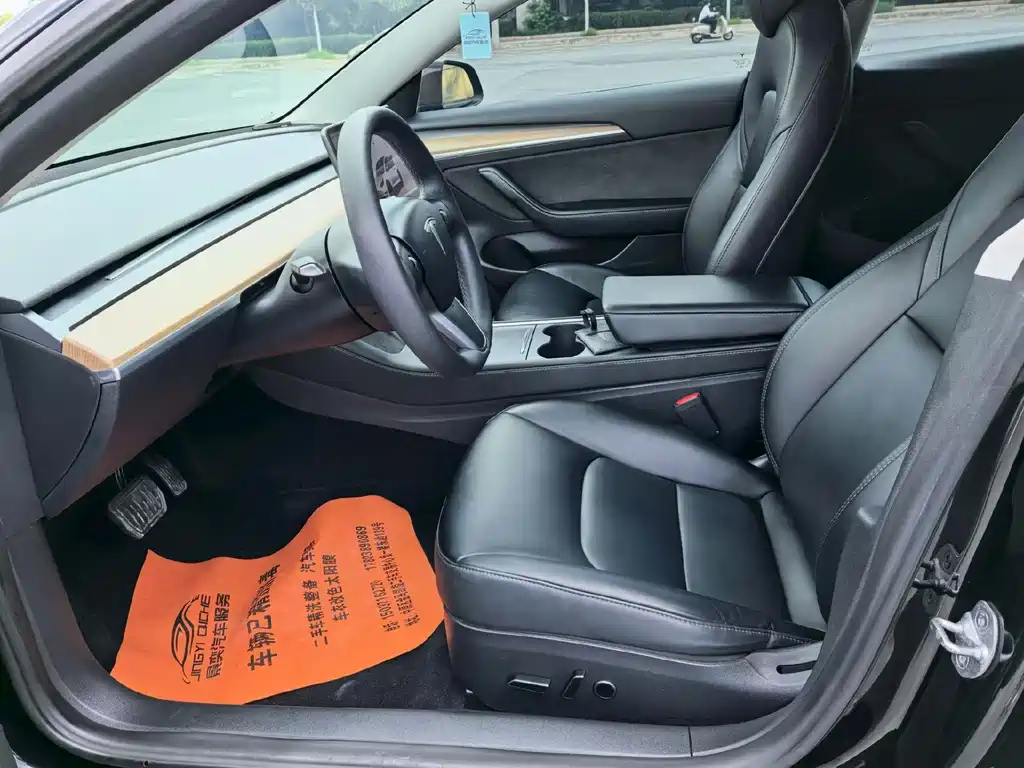 Tesla Model 3 — миниатюра 4