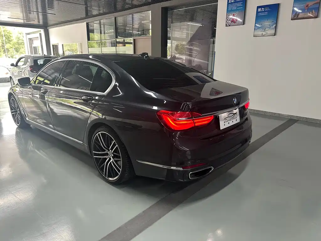 BMW 7 Series — миниатюра 5