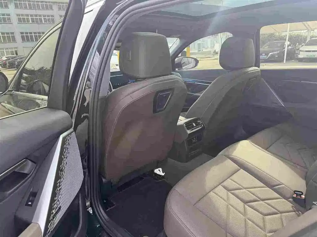 BMW 5 Series — миниатюра 5