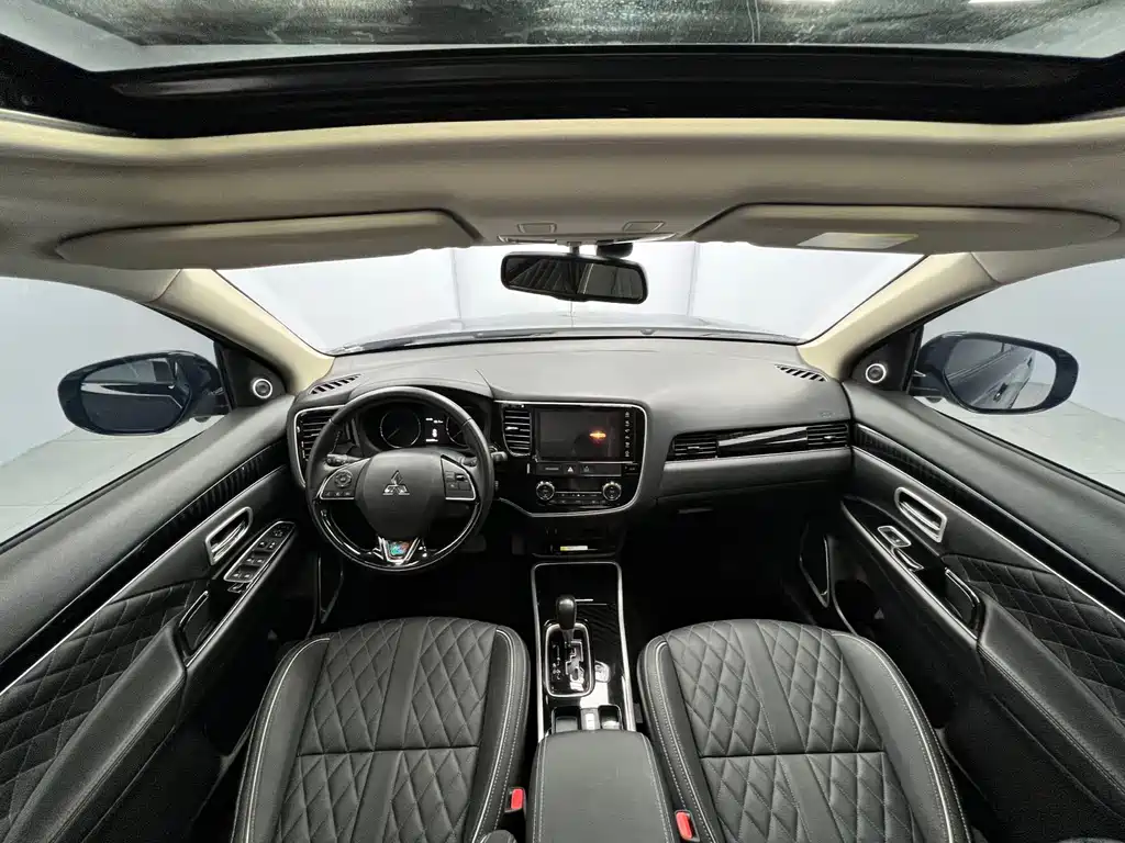 Mitsubishi Outlander — миниатюра 9