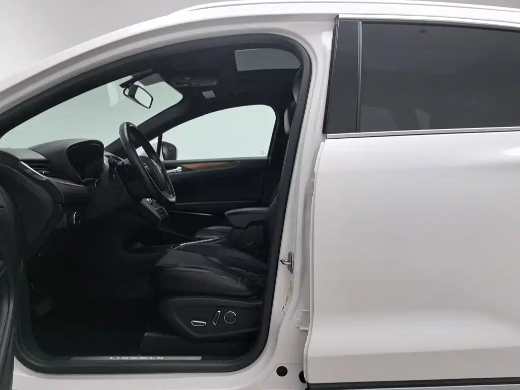 Lincoln MKC — миниатюра 10