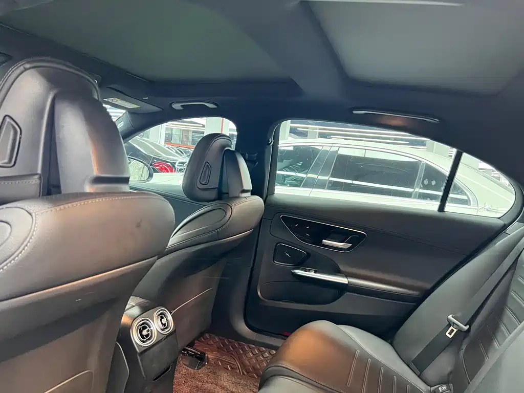 Mercedes-Benz C-Class — миниатюра 11