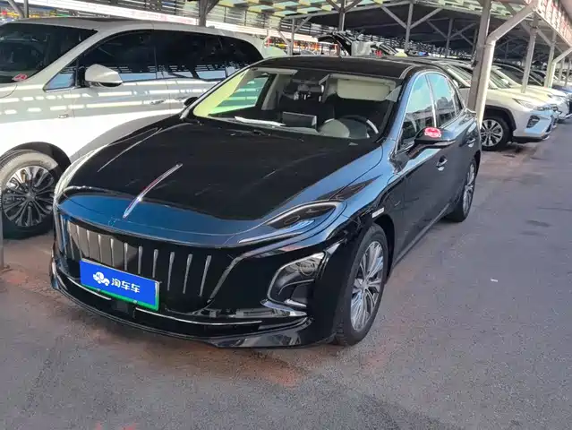 Hongqi E-QM5