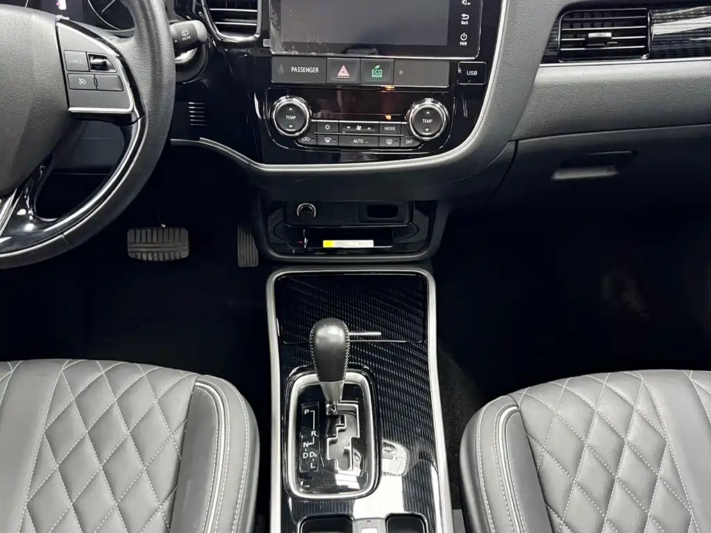 Mitsubishi Outlander — миниатюра 12