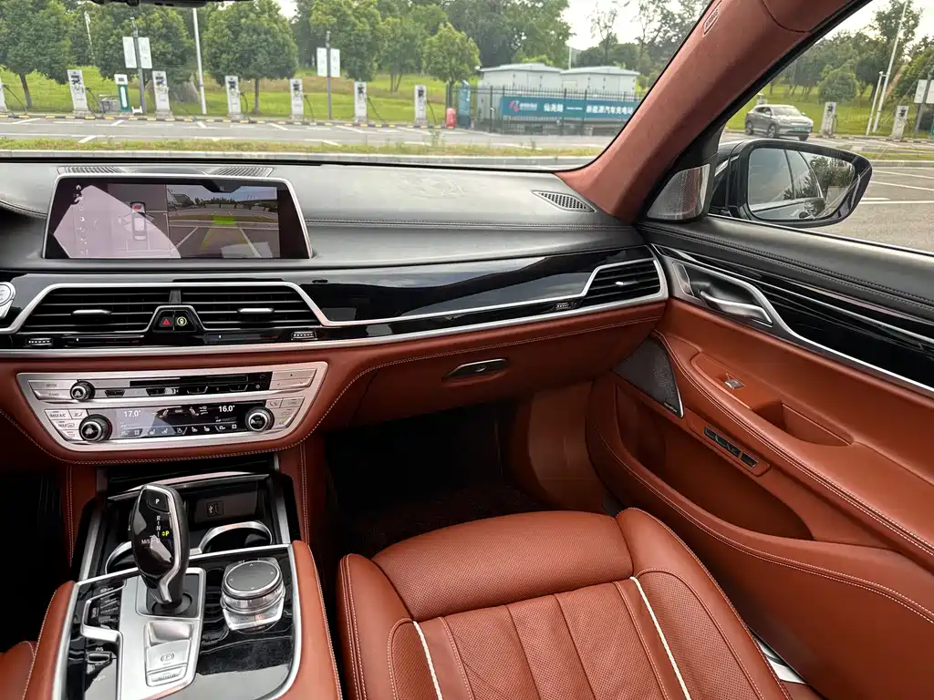 BMW 7 Series — миниатюра 34