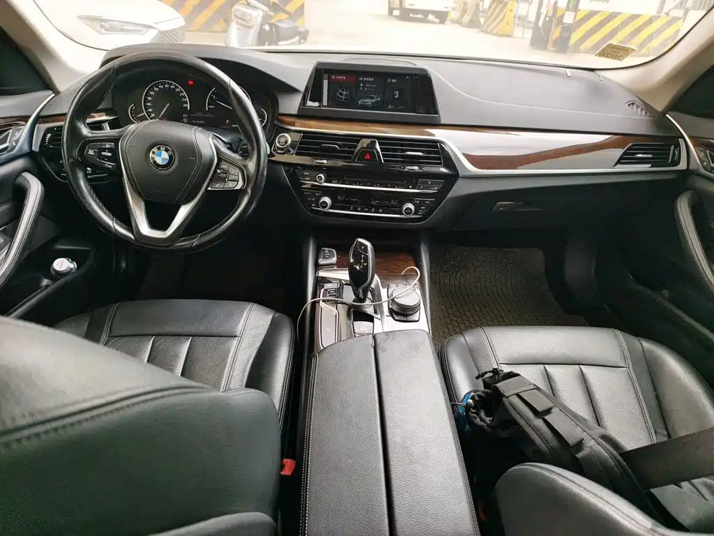 BMW 5 Series — миниатюра 13