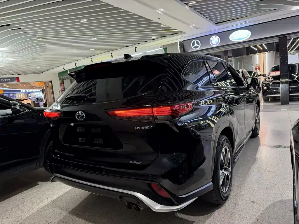Toyota Crown Kluger — миниатюра 9