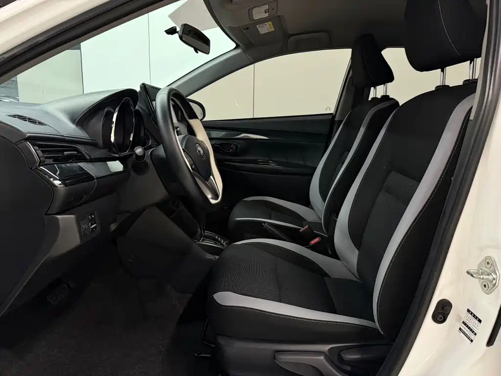 Toyota Yaris L — миниатюра 7