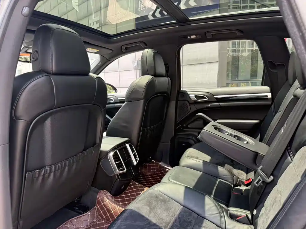 Porsche Cayenne — миниатюра 22