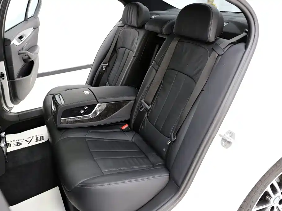 BMW 5 Series — миниатюра 8