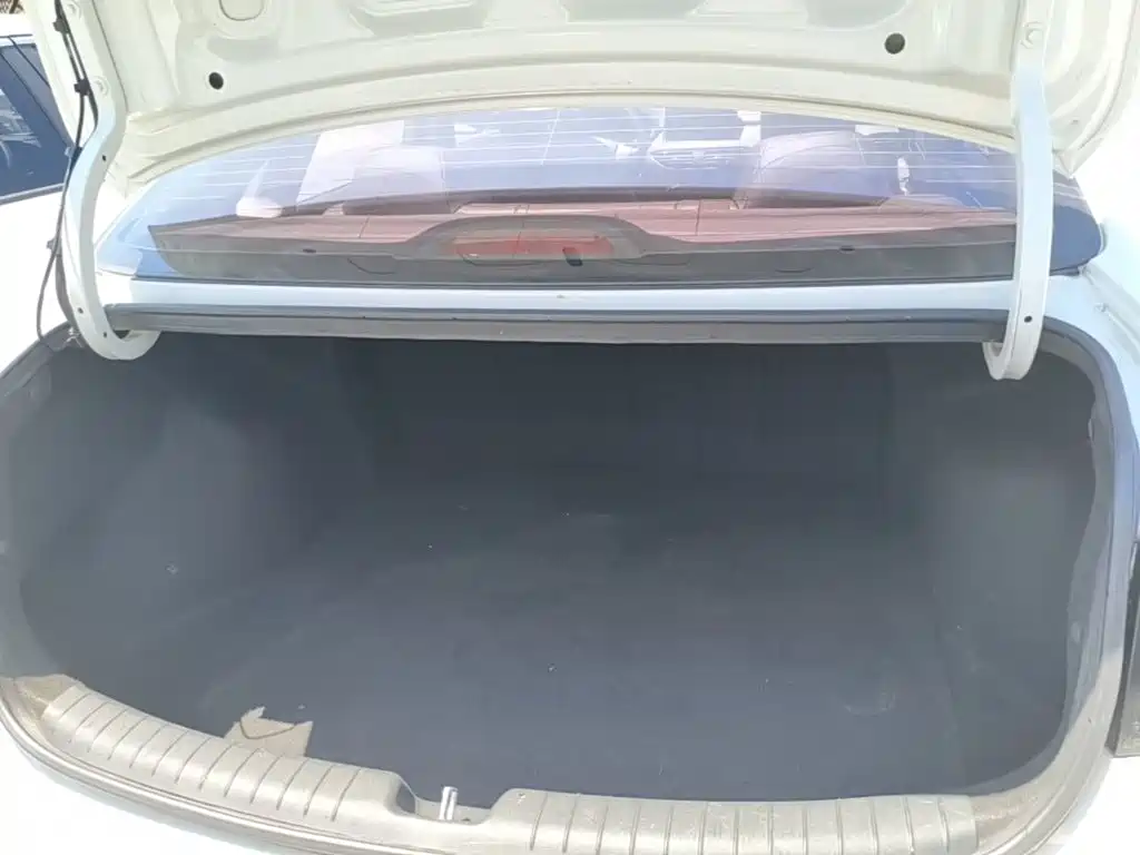 Hyundai Elantra — миниатюра 19