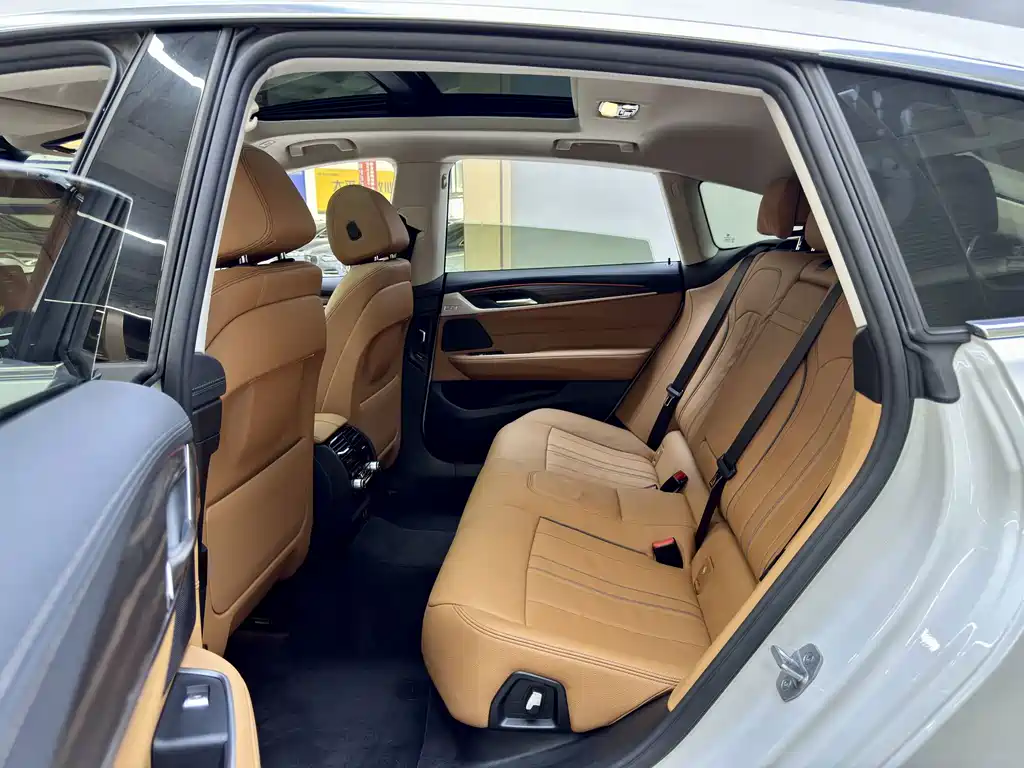 BMW 6 Series GT — миниатюра 6