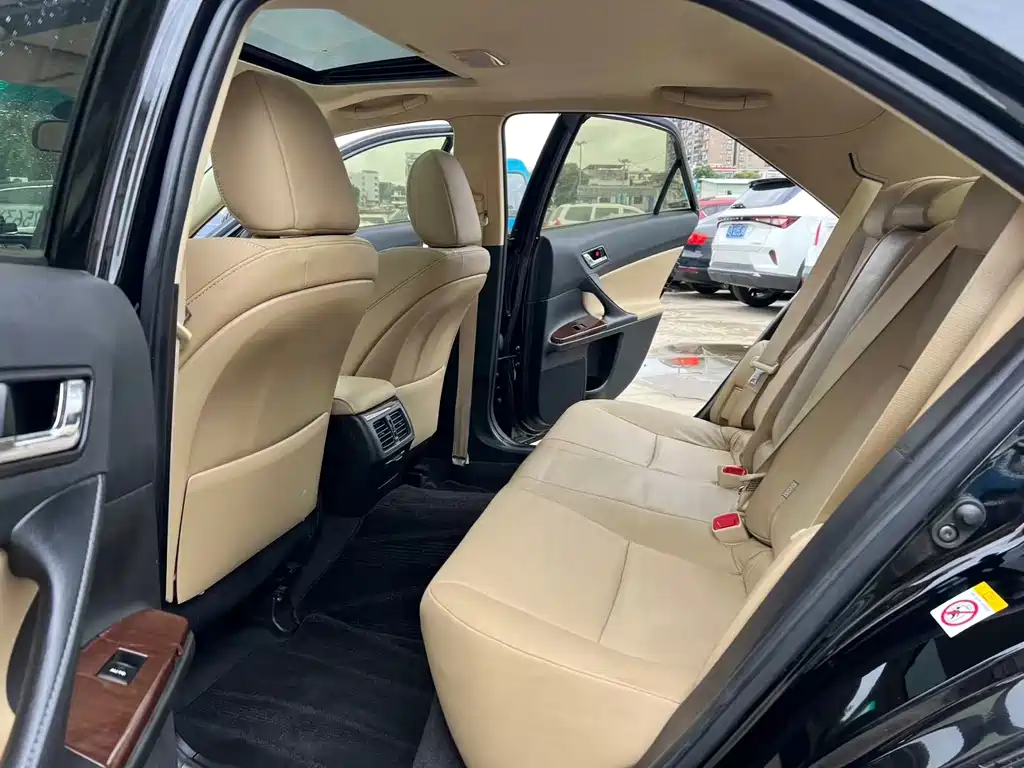 Toyota Reiz — миниатюра 8