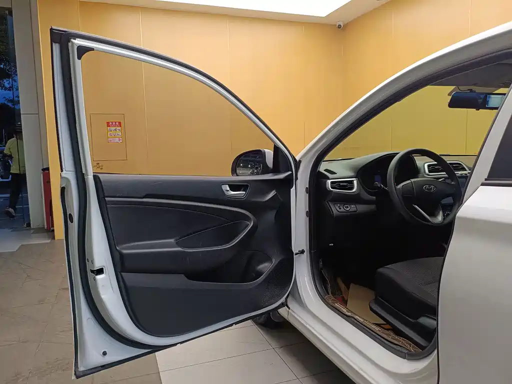 Hyundai Verna - фото 7