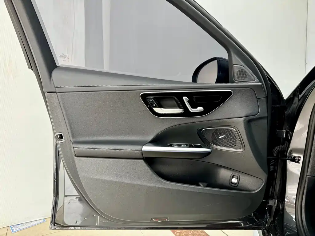 Mercedes-Benz C-Class — миниатюра 7