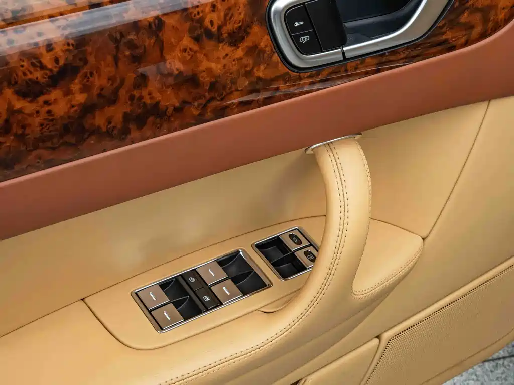 Bentley Flying Spur — миниатюра 18