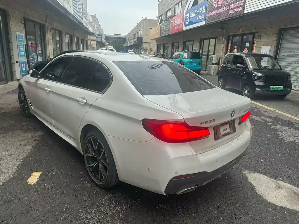 BMW 5 Series — миниатюра 7