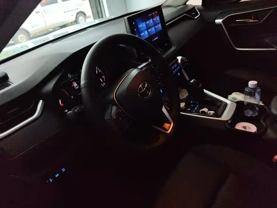 Toyota RAV4 — миниатюра 15
