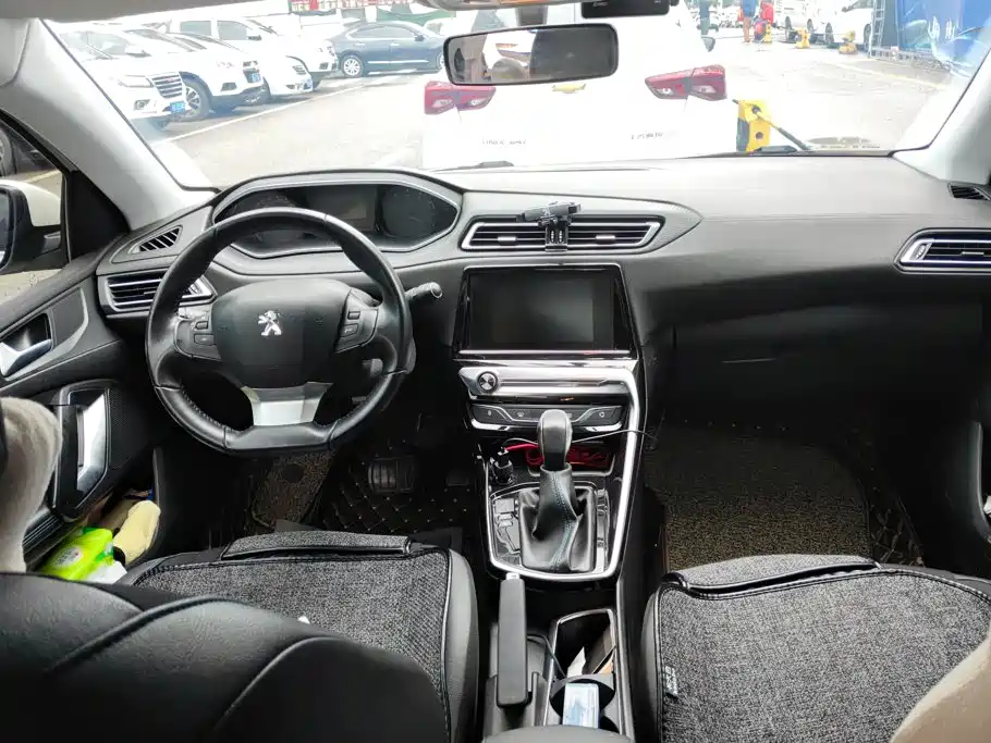 Peugeot 308 — миниатюра 12