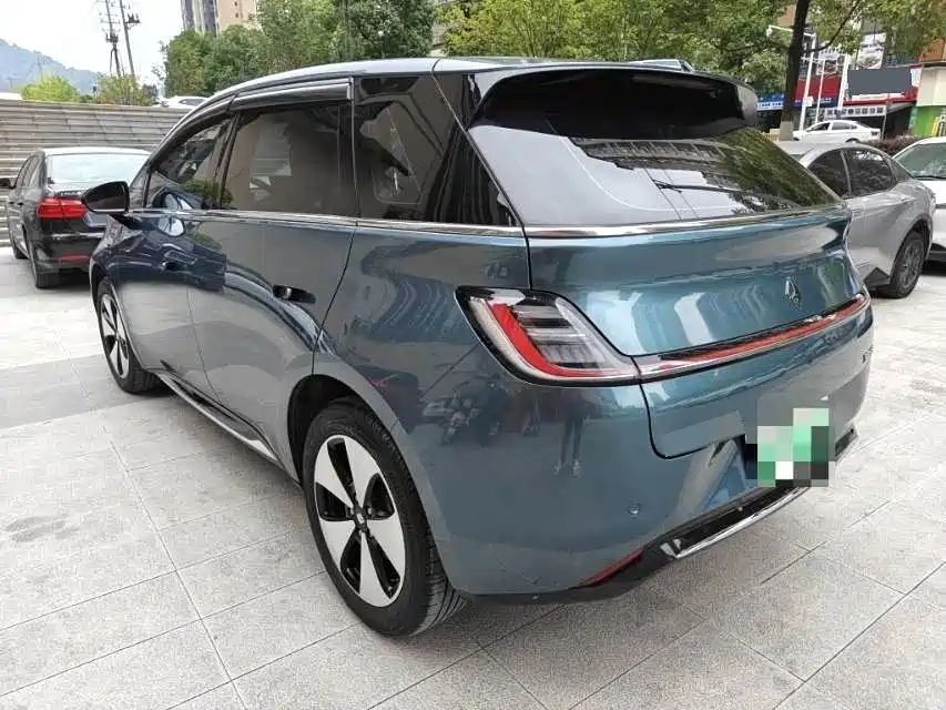 Baojun Yunduo — миниатюра 7