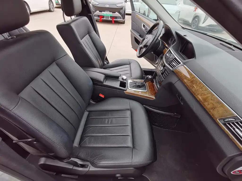 Mercedes-Benz E-Class (Import) — миниатюра 12