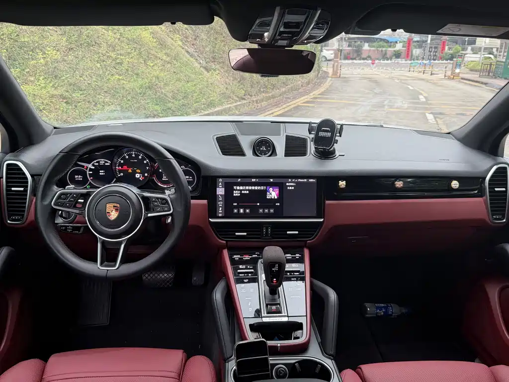 Porsche Cayenne — миниатюра 5
