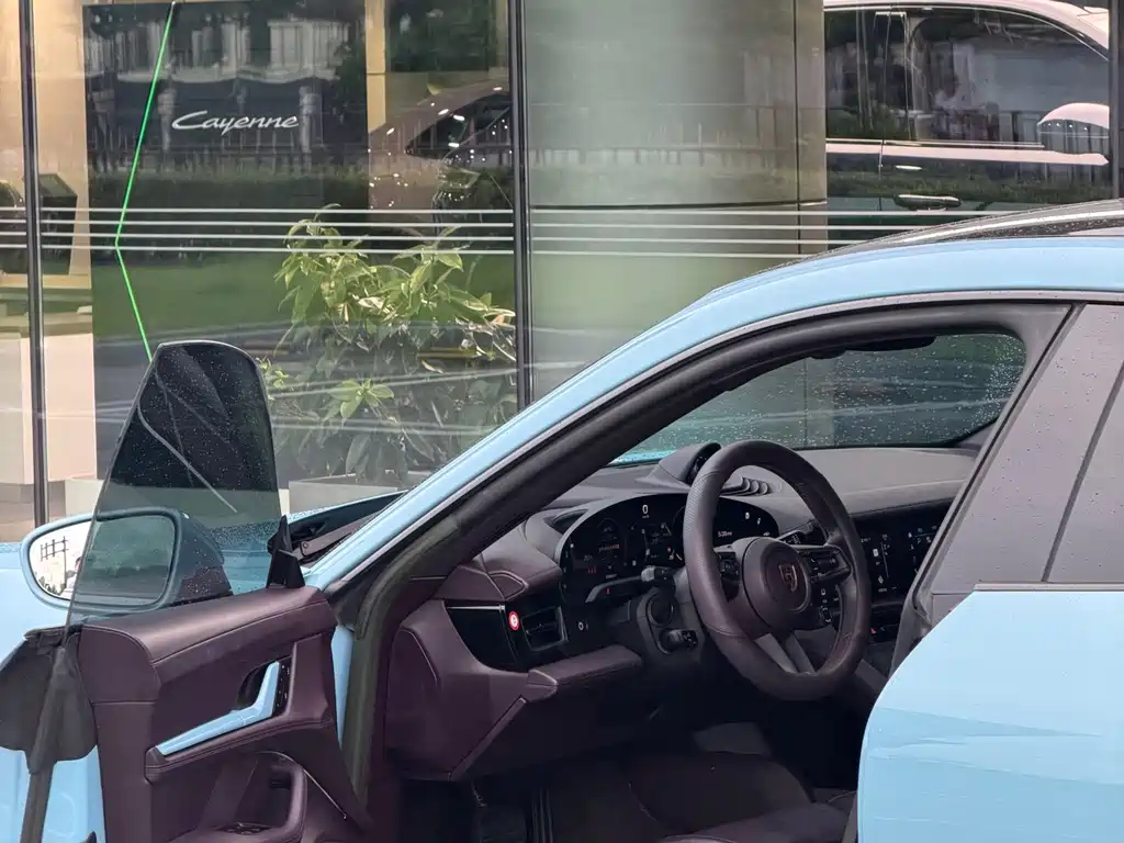 Porsche Taycan — миниатюра 9