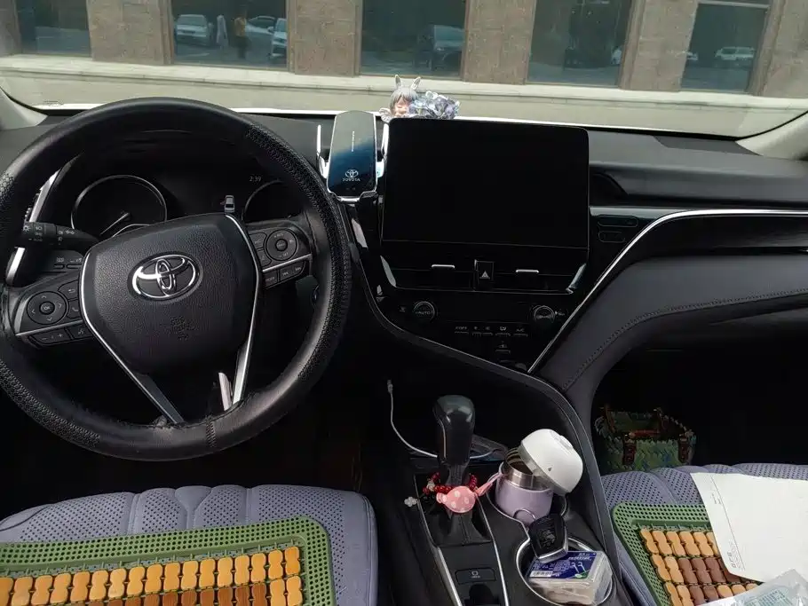 Toyota Camry — миниатюра 12