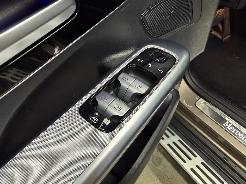 Mercedes-Benz EQE SUV — миниатюра 20